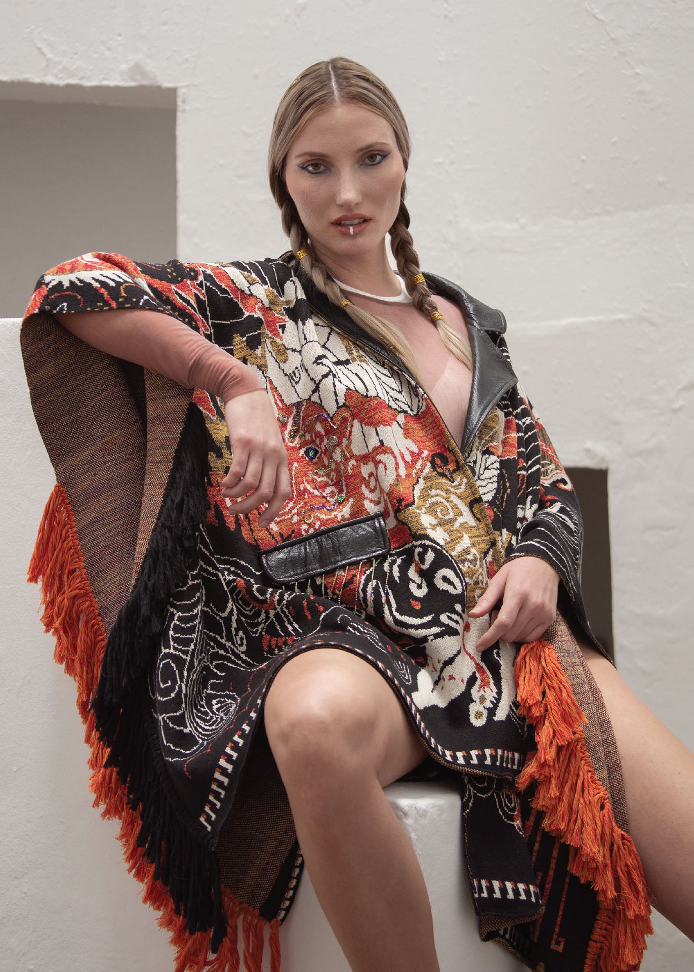 OCELOTE Cape in Black - Who Cares Why Not