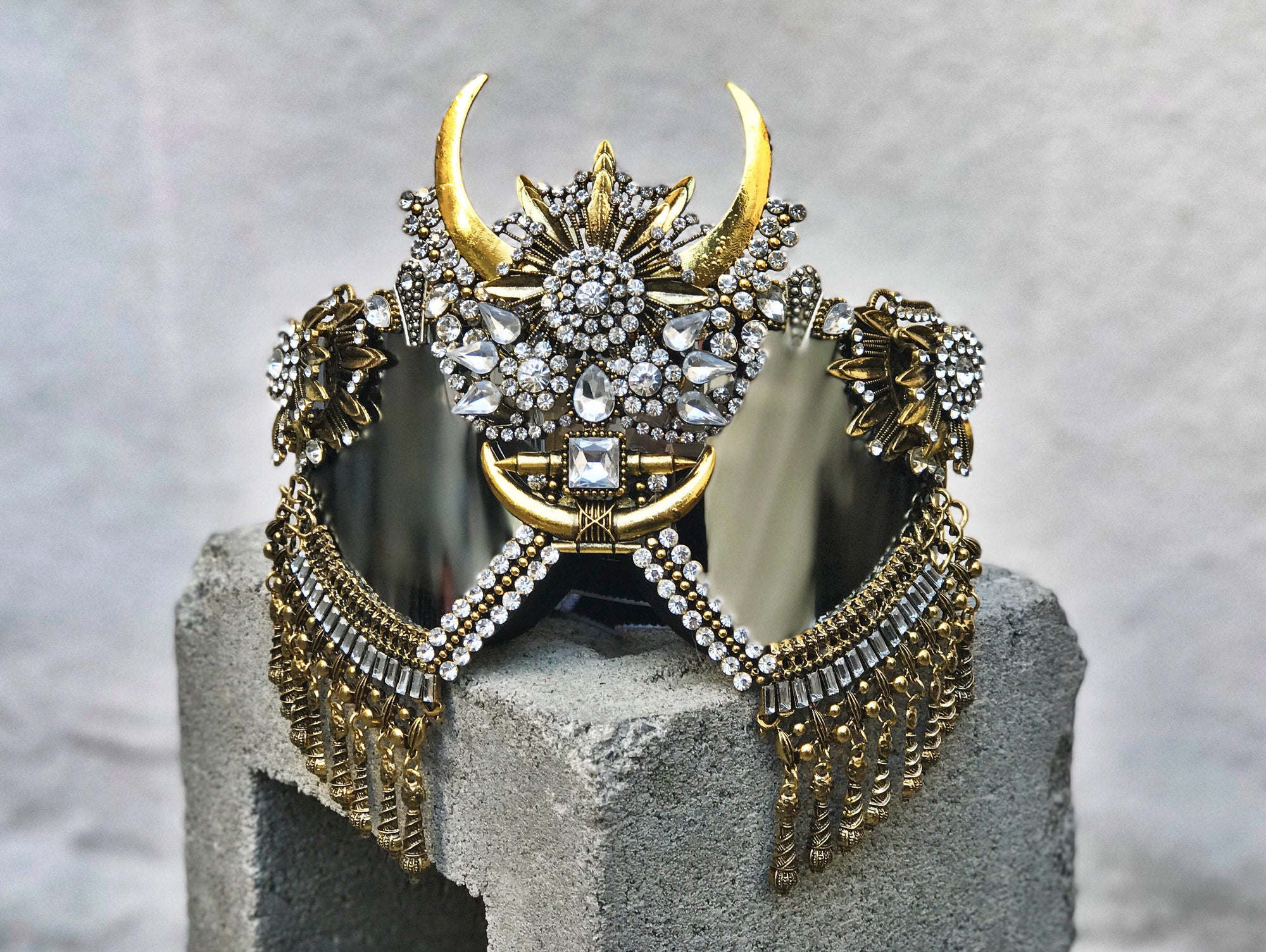 Grand Kabuto in Gold/Crystal - Who Cares Why Not