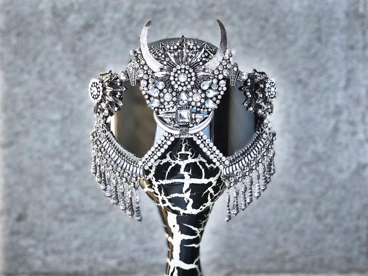 Grand Kabuto in Silver/Crystal - Who Cares Why Not